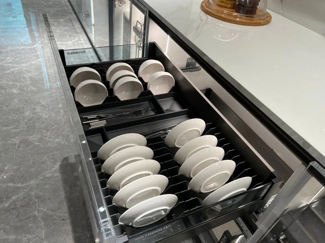 一體化抽屜拉籃，適合碗筷餐具收納